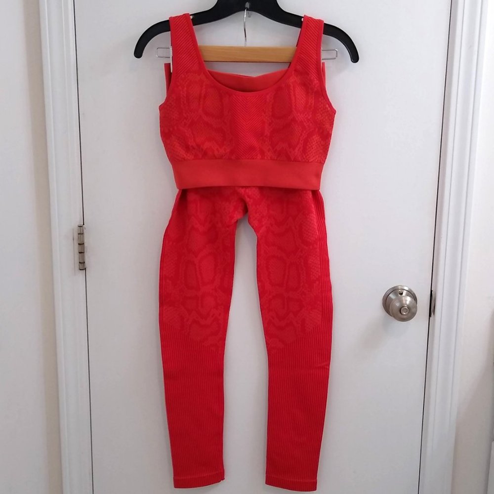Yoga Set - Sports Bra & High Waisted Legging - Red Snakeskin - Size Small